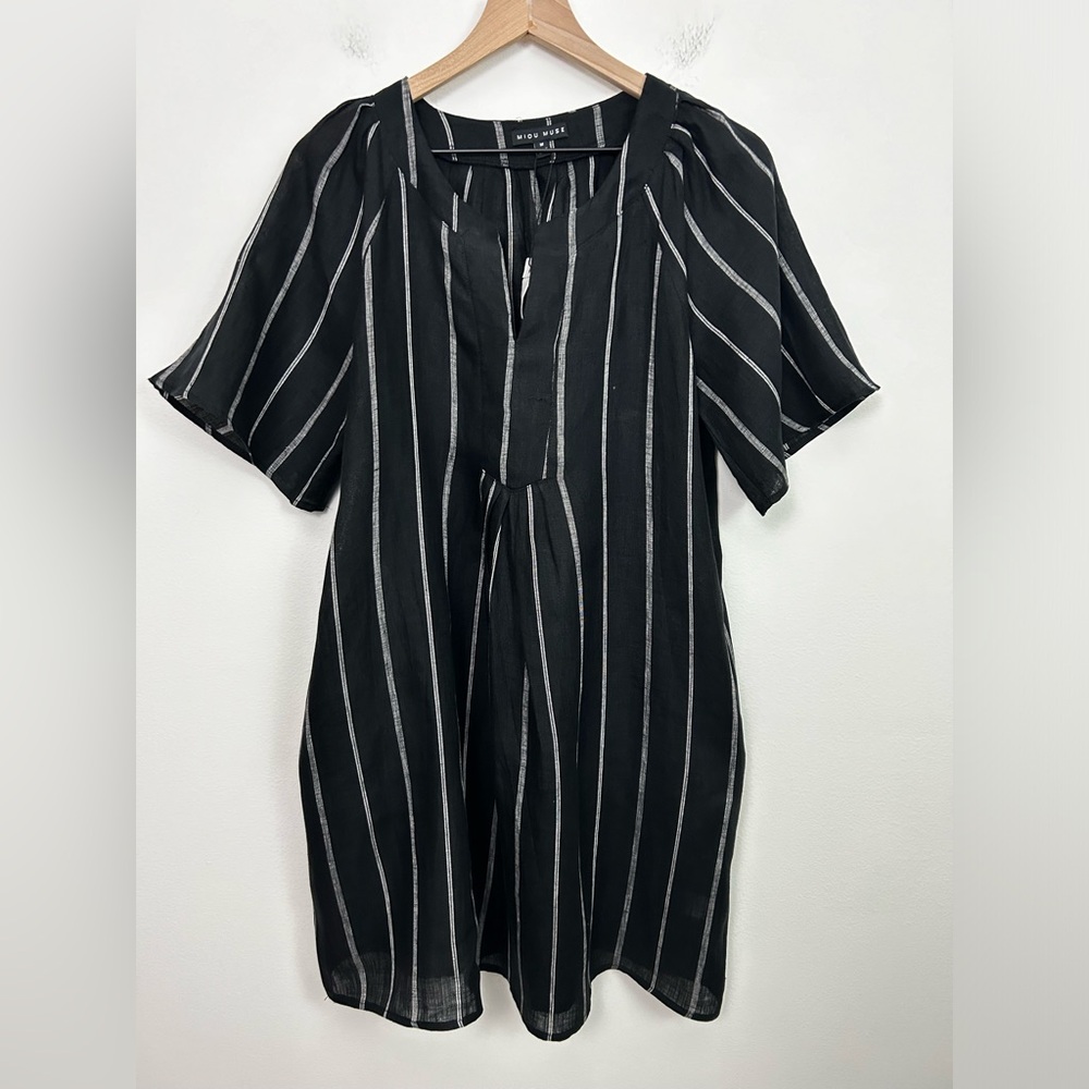 NWT Miou Muse Casual Linen Dress Size M Black White Striped‎ V-Neck